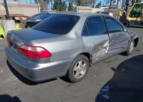 2000 Honda Accord 3.0 Ex из США, поврежденный, VIN 1HGCG1652YA083617